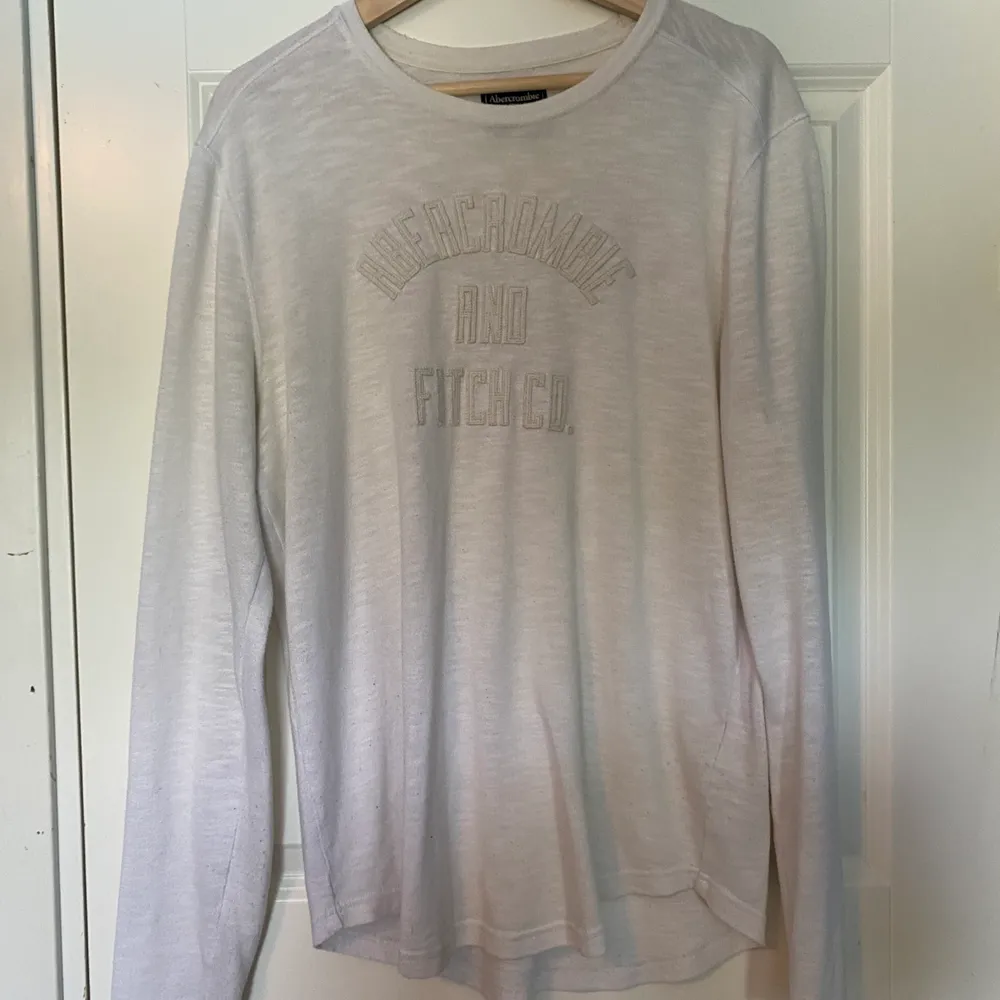 Abercrombie & Fitch co tröja i stl M Passform: Normal Har knappt använt den så den är i bra skick . Tröjor & Koftor.