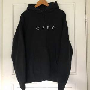 Obey hoodie köpt 2019. Bra skick och perfekt passform, oversized med större huva. Storlek M för män. Pris 1100 från början🌞 Frakt ingår.