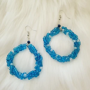 Örhängen  - Örhänge gjord av pärlor