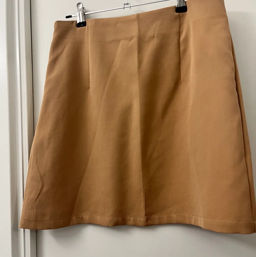 Inklusive frakt!! Academic kjol köpt för 289kr men säljer för 149kr aldrig använt . Kjolar.