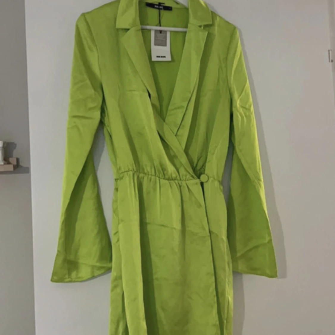 Oanvänd klänning - 90