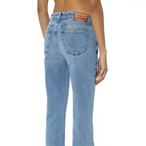 Säljer mina superfina lågmidjade bootcut jeans från diesel i storlek 25,32. Buda gärna 💖nypris 2000 kr, bud startar på 900 kr 🥰