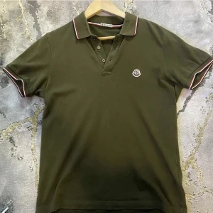 Moncler Piké  - Säljer min oanvända piké 