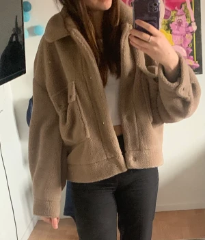 Vårjacka från Zara - Jacka från Zara, nypris 600kr. Den är helt oanvänd💕