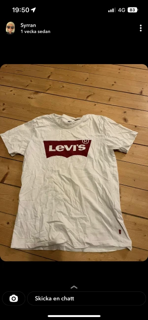 Levis T-shirt - Säljer en vit Levis T-shirt i storlek XS, knappt använd. köparen står för frakten!