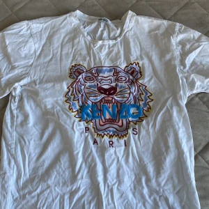 Kenzo paris - Enkel t-shirt, bra till sommaren.