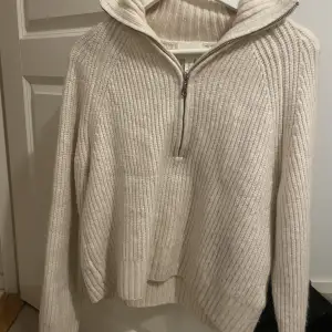 Tröja från h&m i storlek L. Passar även som en oversized S/M