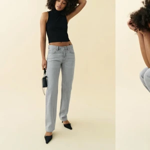 Grå lågmidjade jeans - Säljer dessa gråa jeans från ginatricot, helt oanvända med prislapp kvar. Säljer pga fel storlek, ord pris 499. 