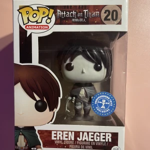 Funko Pop Eren 20 Black & White - Ovanlig Funko pop som ej produceras mer, i special edition black & white. Pris kan diskuteras.