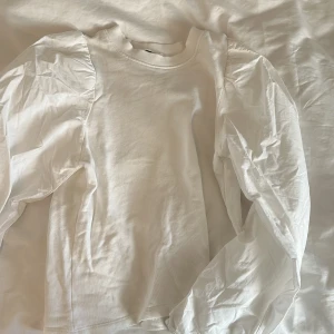 Tröja  - En tröja från Gina tricot använd två ggr