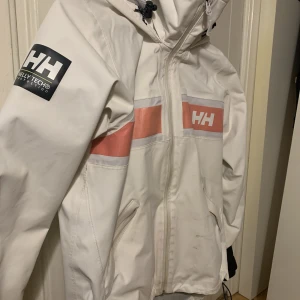Helly hansen jacka strl S  - Fin jacka som ej kommer till användning 