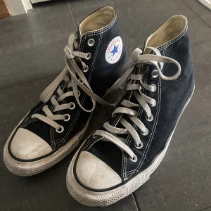 High top Converse - black  - Har använts, men inte längre, de passar inte. 