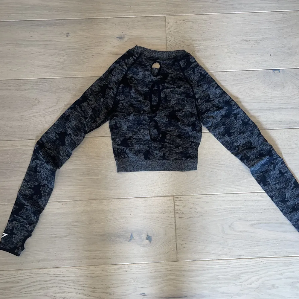 Ny träningstopp från gymshark i storlek xs. Nypris 499kr. . Yläosat.