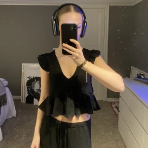 festtopp - Svart topp i storlek xs, fint skick 