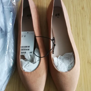 Ballerina skor 41 - Oanvänd pga felköp. Finns i 3 färger persika, svart och grön :)
