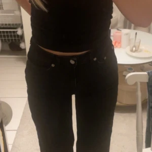 Svarta jeans  - Superfina jeans från lager 157 i modellen ”Lane”. Nypris: 300kr, säljer för 150kr! Säljer då jag inte använder de längre💞