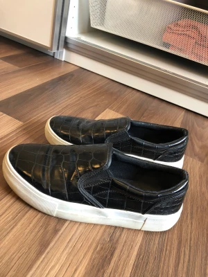 Skor ifrån NAKD - Säljer mina NAKD skor då dom bara ligger i min garderob💗