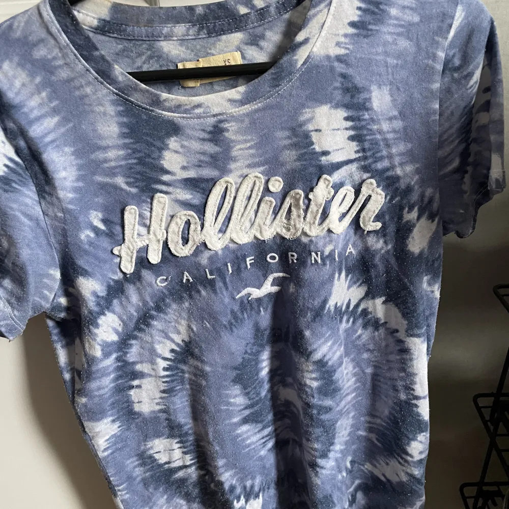 Hollister Tröjan är knappt använd jätte bra skicka, skönt/varmt material. . T-shirts.