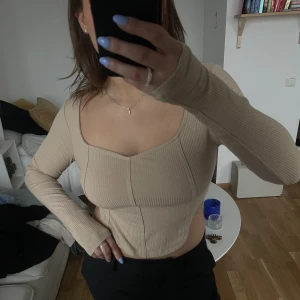 Korsett liknande långärmad  - Beige 