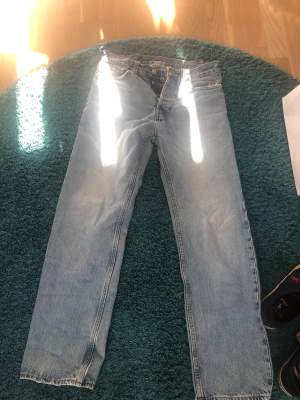 Weekday jeans riktigt bra skick—storlek 27/30 köpta för 600