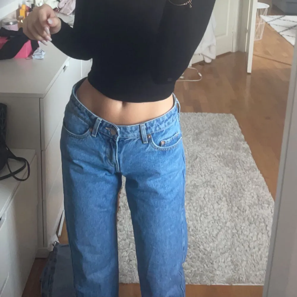 Raka långa jeans från Gina tricot i storlek 34🫶🫶🫶. Jeans & Byxor.
