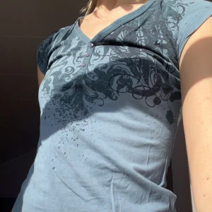 snygg - såå snygg tisha från edc Espirit unikt  90/00tal  Strl S, är som xs/s (::✨✨☁️