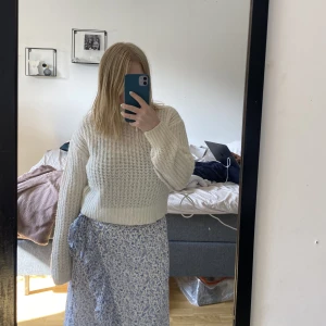 Stickad tröja - Vit stickad tröja från H&M i storlek Xs