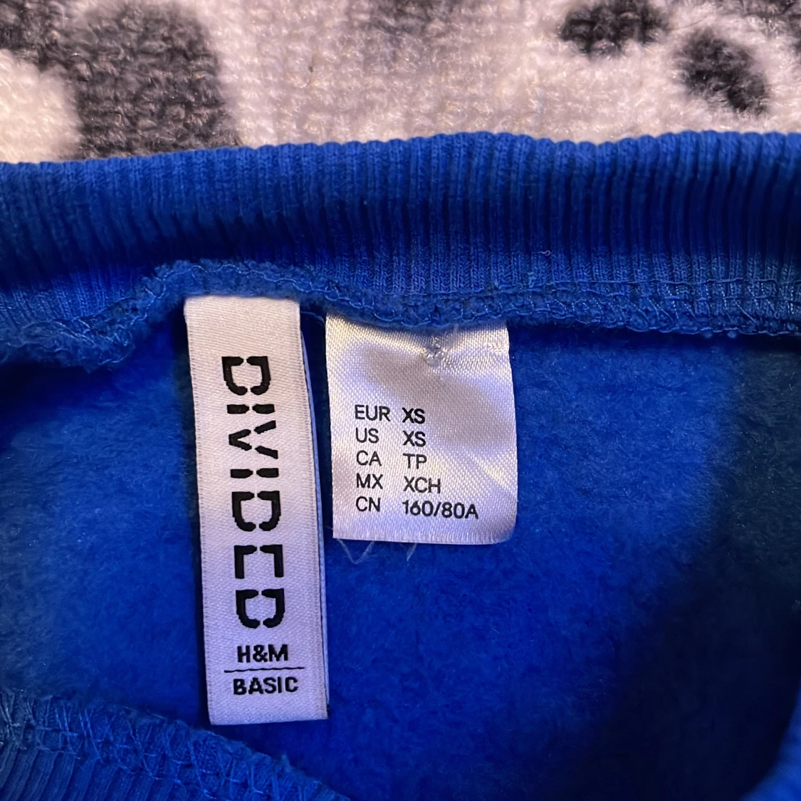 Blå tröja  - 91