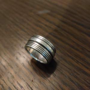Silver ring of 18mm diameter or size 8 :)