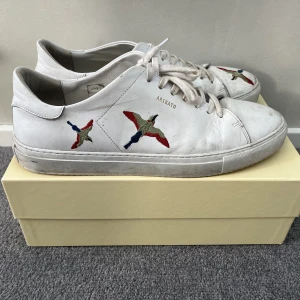 Axel Arigato skor  - Alex Arigato läderskor med fåglar  Storlek 46 Väl använda 