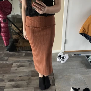 Sommarkjol - Jätte fin ribbad långkjol i brun! Perfekt till sommarn🌻köparen står för frakten 