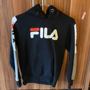 Fila hoodie - En mysig fila hoodie i storlek S 