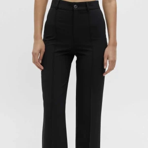 Kostymbyxor  - Helt nya kostymbyxor ifrån pull and bear! Xs, endast testade prislapp kvar!😊 250kr frakt tillkommer, pris kan diskuteras 🥰