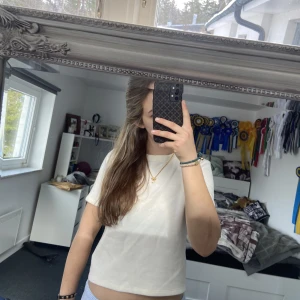 Zara topp - Säljer en jättefin zara topp då den inte används längre. 💓 Frakt ingår ej i priset 💜