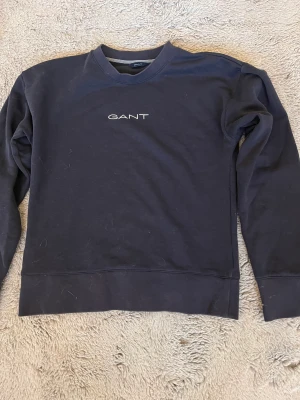 Gant hoodie  - Jätte fin gant hoodie som jag nu säljer pågrund av att den aldirg kommer till användning har använt 2 gånger 