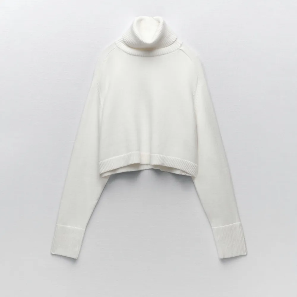 Jättesöt sweater från zara. Säljer pga att den är lite liten på mig💕Köptes för 359 kr men säljs inte längre. Pris kan sänkas. Skriv dm för mer info eller bilder☺️. Stickat.