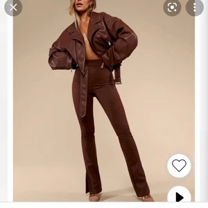 Biancas byxor - Säljer Biancas byxor ifrån Nelly i storlek xs då dom va försmå för mig, synd då dom är väldigt snygga! Aldrig används endast testade då dom va försmå! 