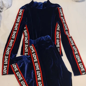 Mjukis set - Mjukis set i blå velour storlek xs/s jätte fin skick då jag använt den väldigt lite