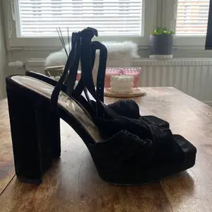 Zara velvet sandal heels in size 37 worn twice super comfortable 