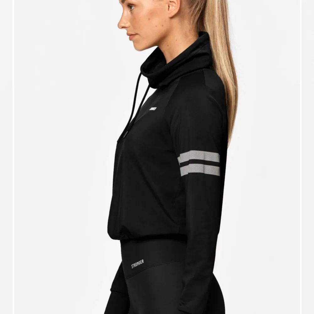 Fin stronger hoodie, knappt använd❤️ nypriset är 600, säljer för 350❤️ hör av dig vid frågor eller intresse❤️. Hoodies.