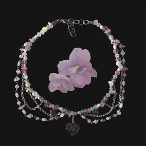 Handgjort halsband  - Super gulligt litet halsband. Halsbandet är justerbart<3