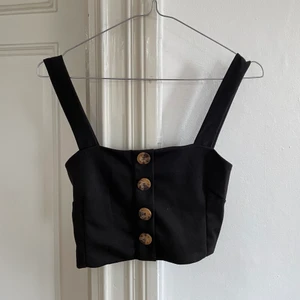 Topp H&M - Jättesöt topp från H&M, väldigt sparsamt använd 