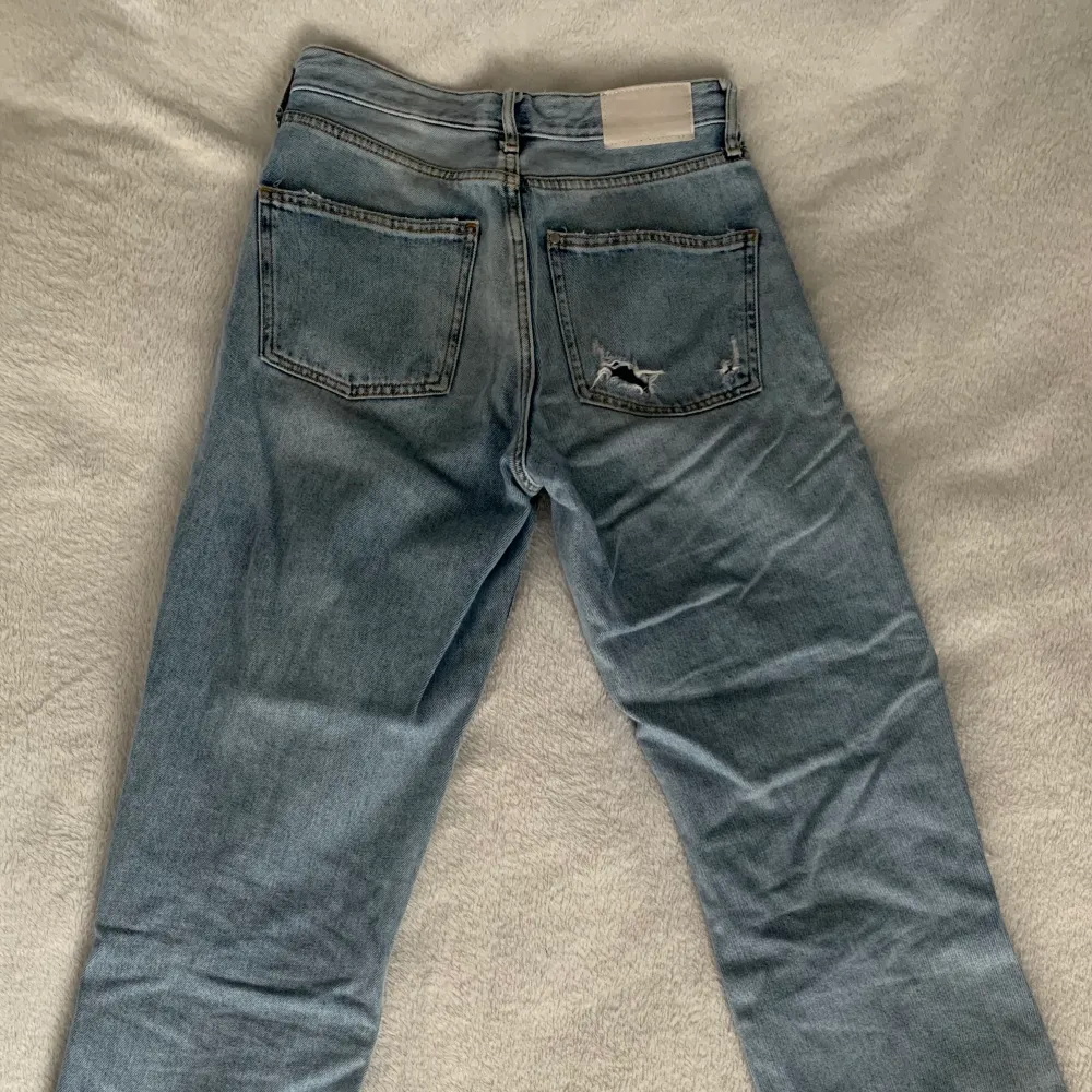 Slitna steaight fit jeans från &Denim. Jeans & Byxor.