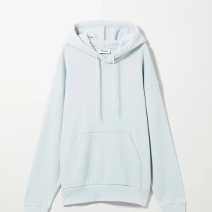 Hoodie - Säljer min ljusblåa hoodie i oversize från Weekday som aldrig är använd💖