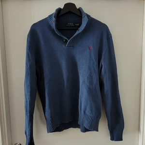 Ralph Lauren tröja vintage - Vintage Ralph Lauren i storlek M. I använt skick med mycket liv kvar! 
