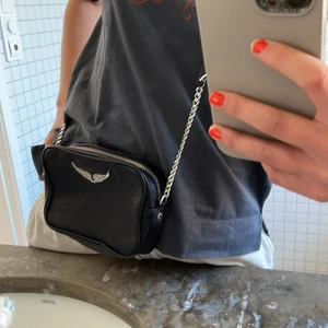 Zadig väska  - Säljer min fina Zadig väska som endast är använd några enstaka tillfällen❤️‍🔥❤️ nypris 2200