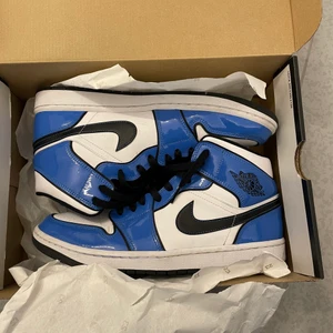 Air Jordan mid 1 signal blue  - Air Jordan skor använda 2 gånger kommer ej t användning 