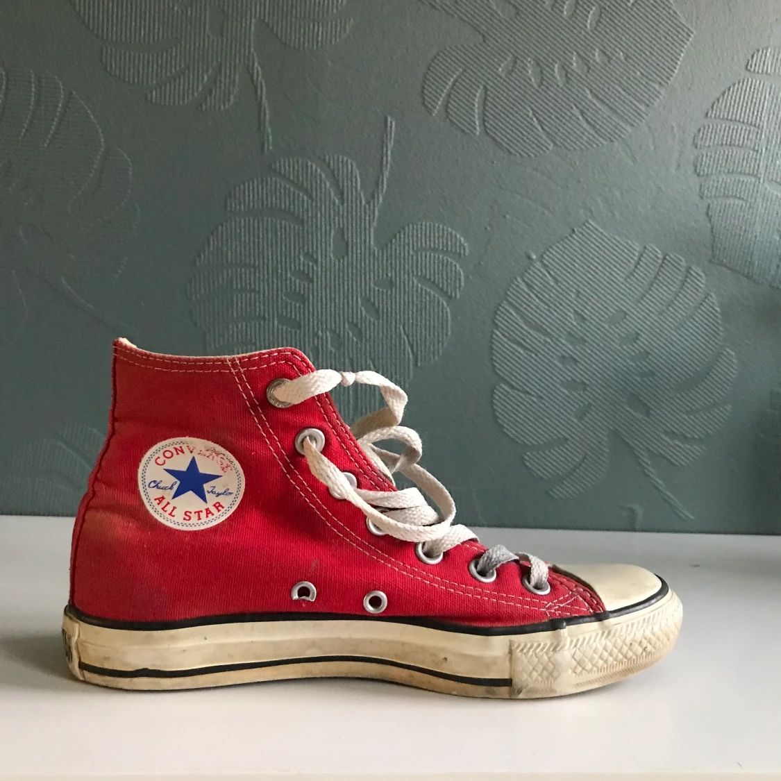 Röda converse - 90