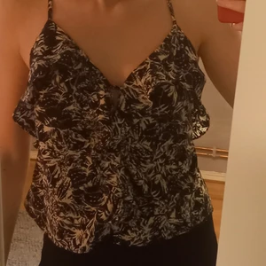 Topp - Passar mig som är en M, kan skicka fler bilder vid intresse! Inga tecken på användning. 