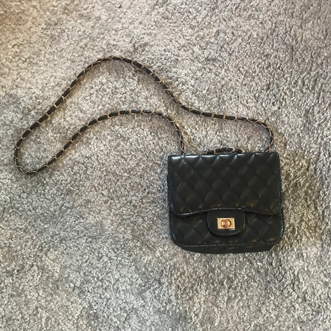 Svart läder (ej äkta) väska - 91